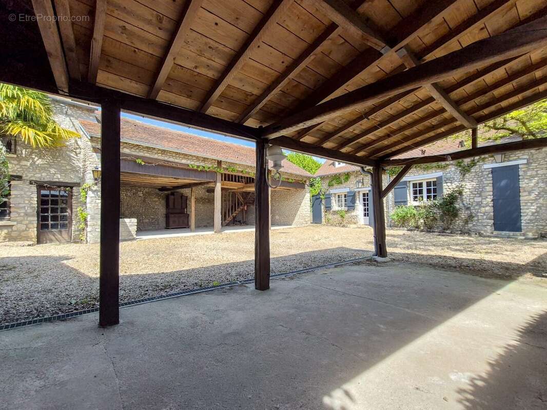 Maison à ORMOY-LA-RIVIERE