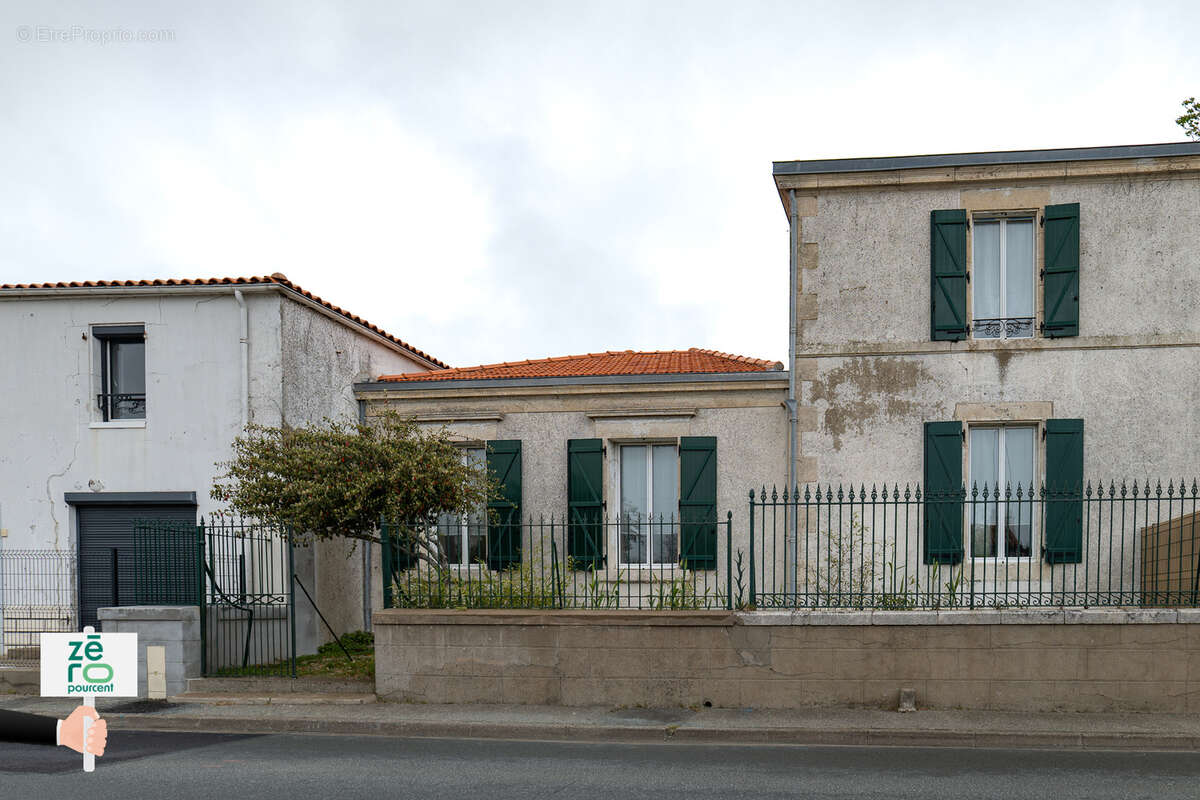 Maison à CHAMPAGNE-LES-MARAIS