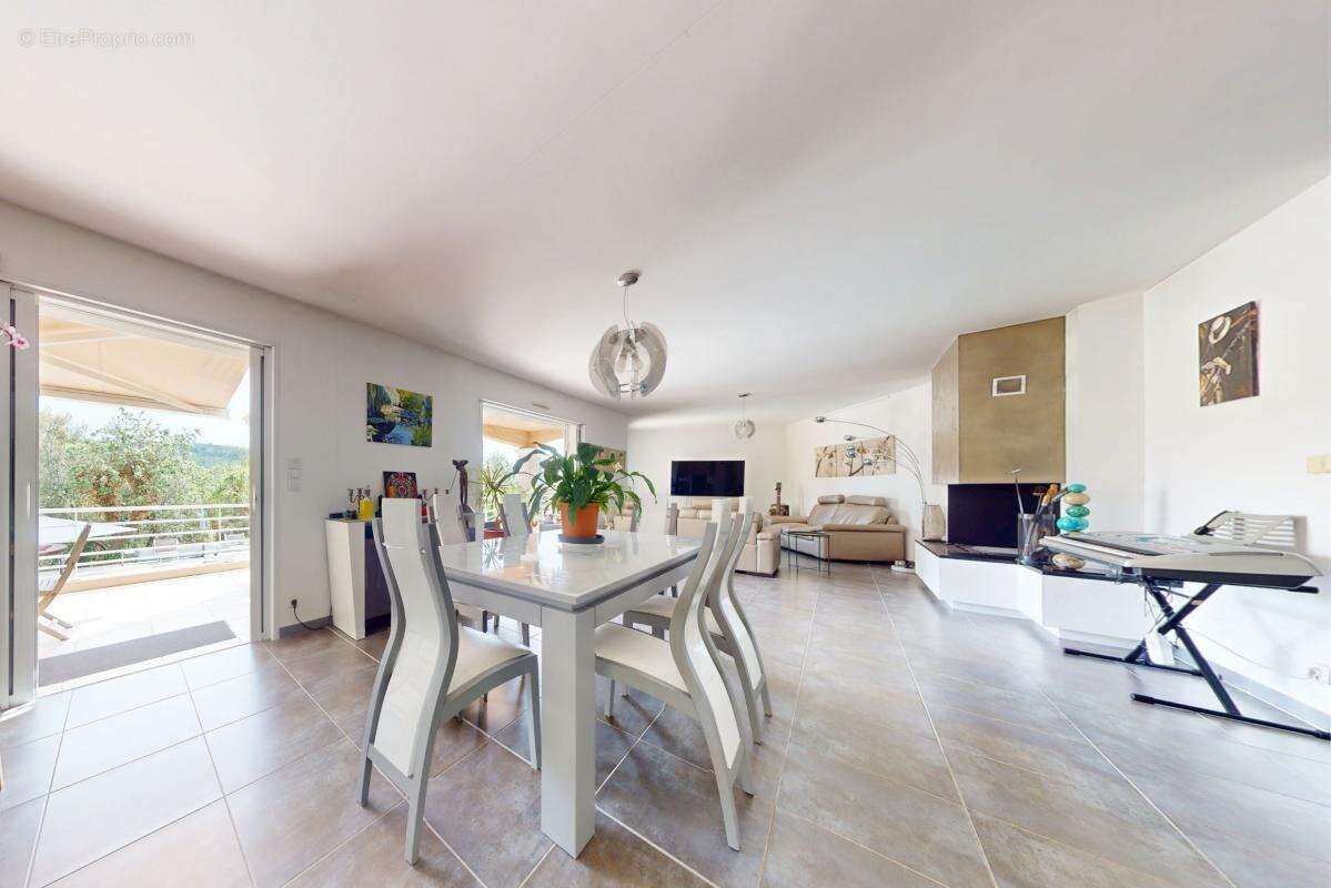 Maison à FORCALQUEIRET