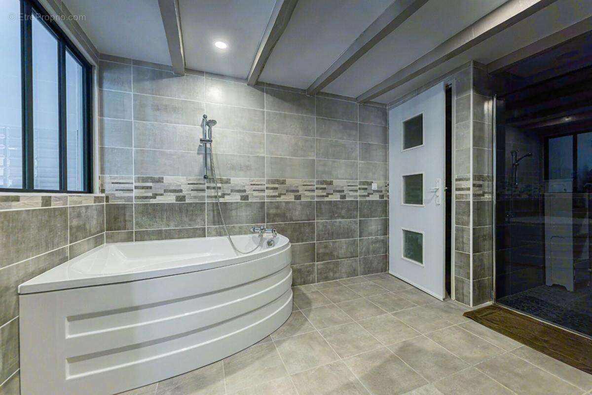 Maison à JARNAC-CHAMPAGNE