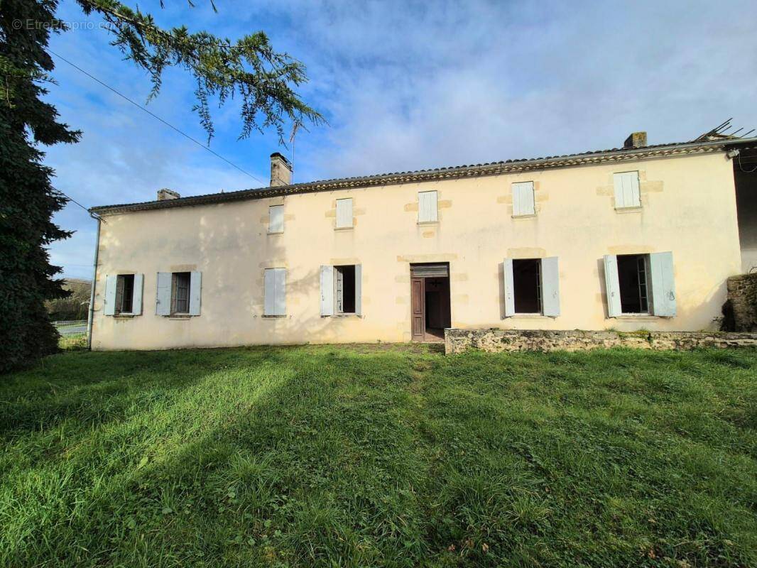 Maison à SAINT-SULPICE-DE-POMMIERS