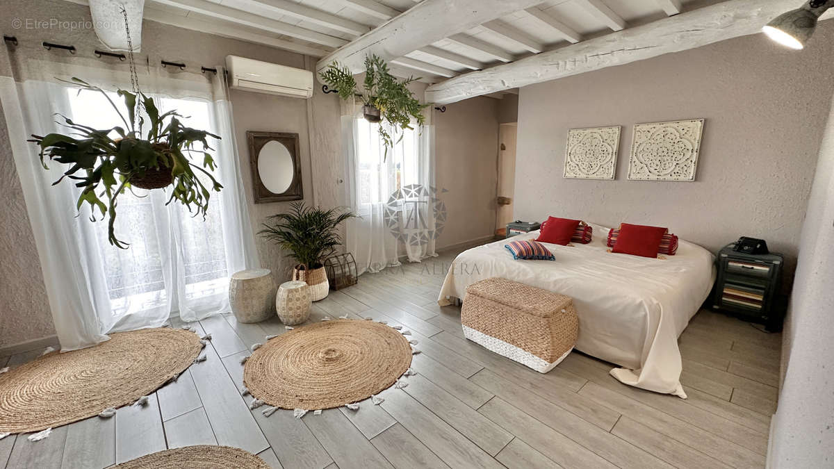 Maison à SAINT-GENIS-DES-FONTAINES