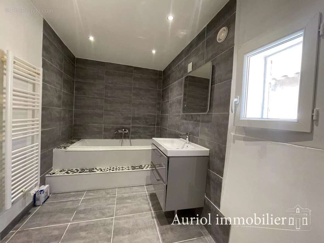 Appartement à AURIOL