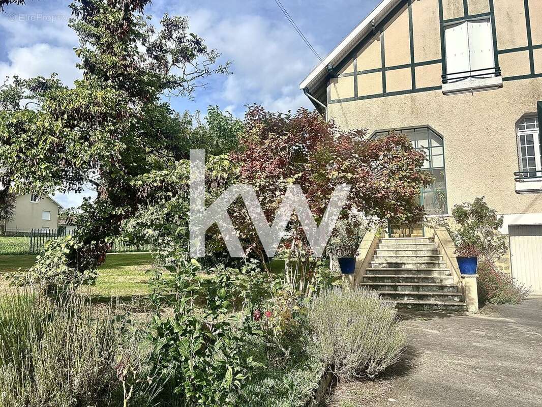 Maison à SAINT-JUNIEN