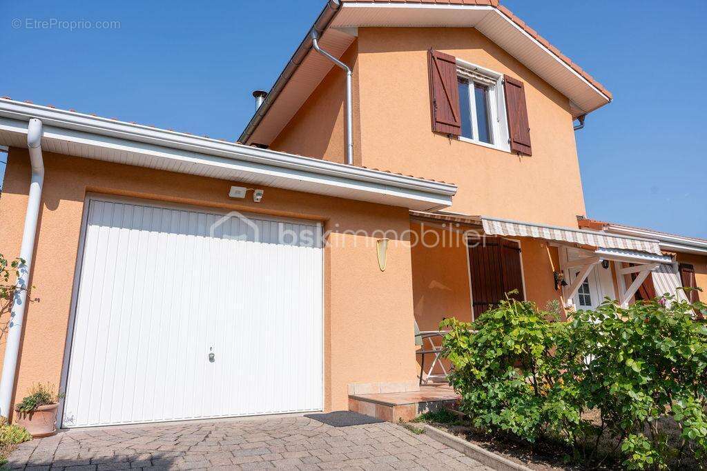 Maison Familiale de 125m² sur les hauteurs de Renage, au calme, dans un cadre verdoyant ! - photo 2