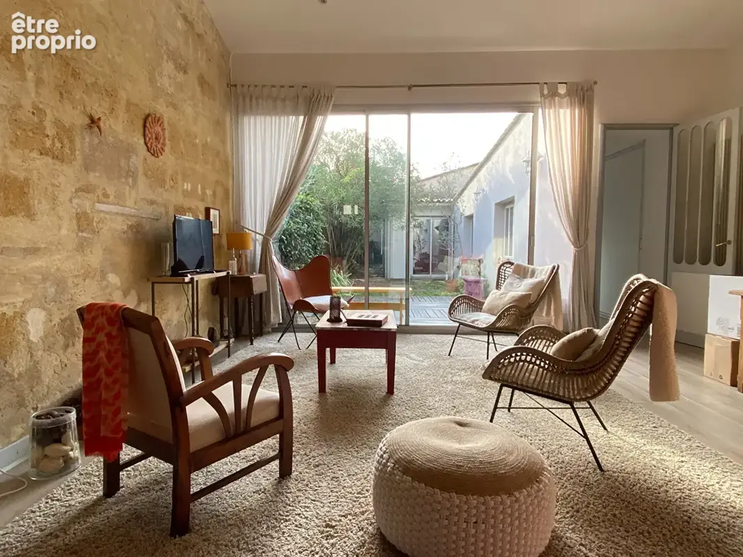 Maison de plain pied en pierre avec jardin - CROIX BLANCHE - photo 1