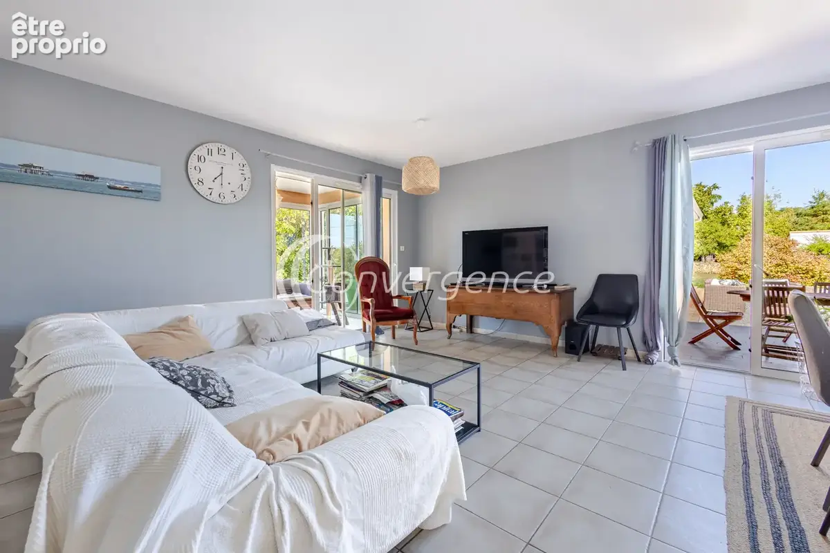 Maison plain pied de 4 chambres, double garage, piscine à CHASSENEUIL SUR BONNIERE - photo 10