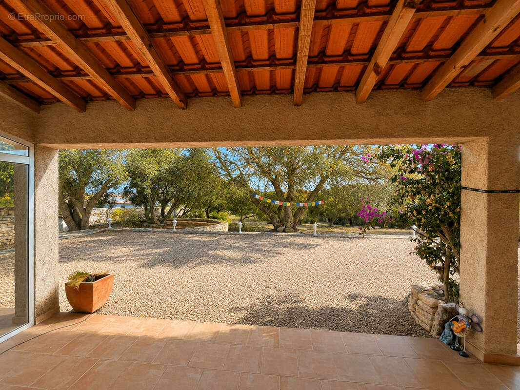 Propriété avec dépendance sur grand terrain constructible à 5 min de la plage de Bonifacio - photo 18