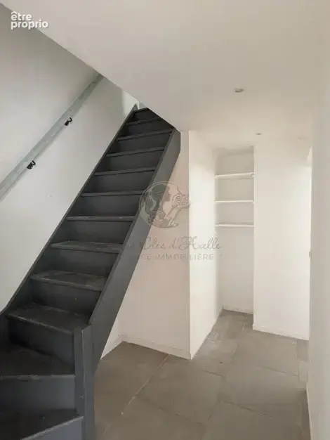 Maison de 160 m2 avec bureaux et locaux de stockage attenants de 110 m2 à Saint-Genis-Laval - photo 7