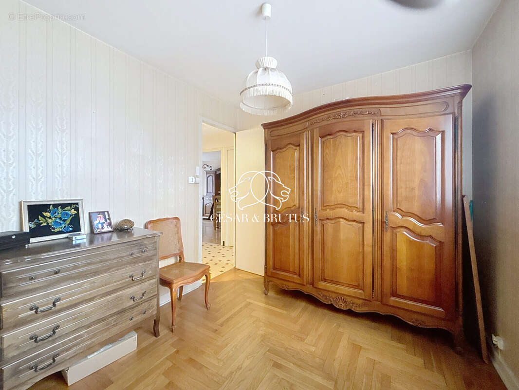 CHAMBRE 3 - Appartement à LYON-3E