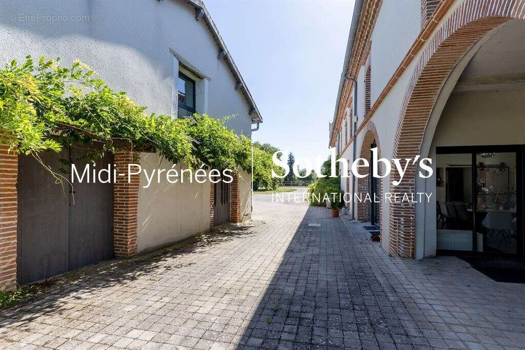 Propriété équestre de 11HA, 3 gîtes et salle de séminaire - photo 17