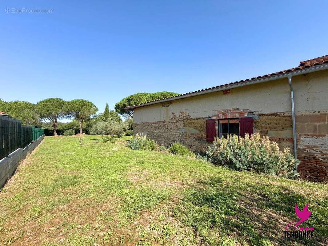 Maison à MONTAIGUT-SUR-SAVE