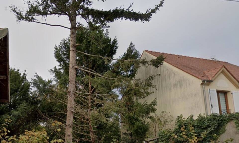 Terrain à SAINT-MICHEL-SUR-ORGE