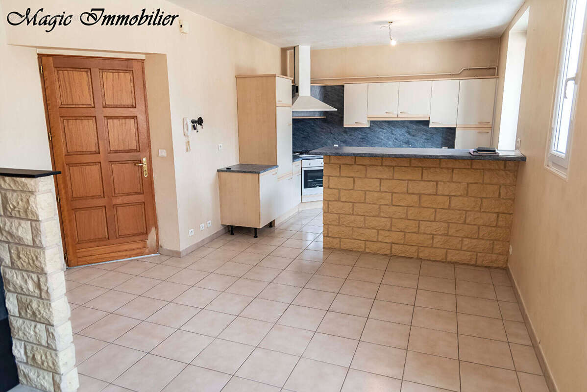 Appartement Oyonnax 2 pièce(s) 53.9 m2 - photo 2