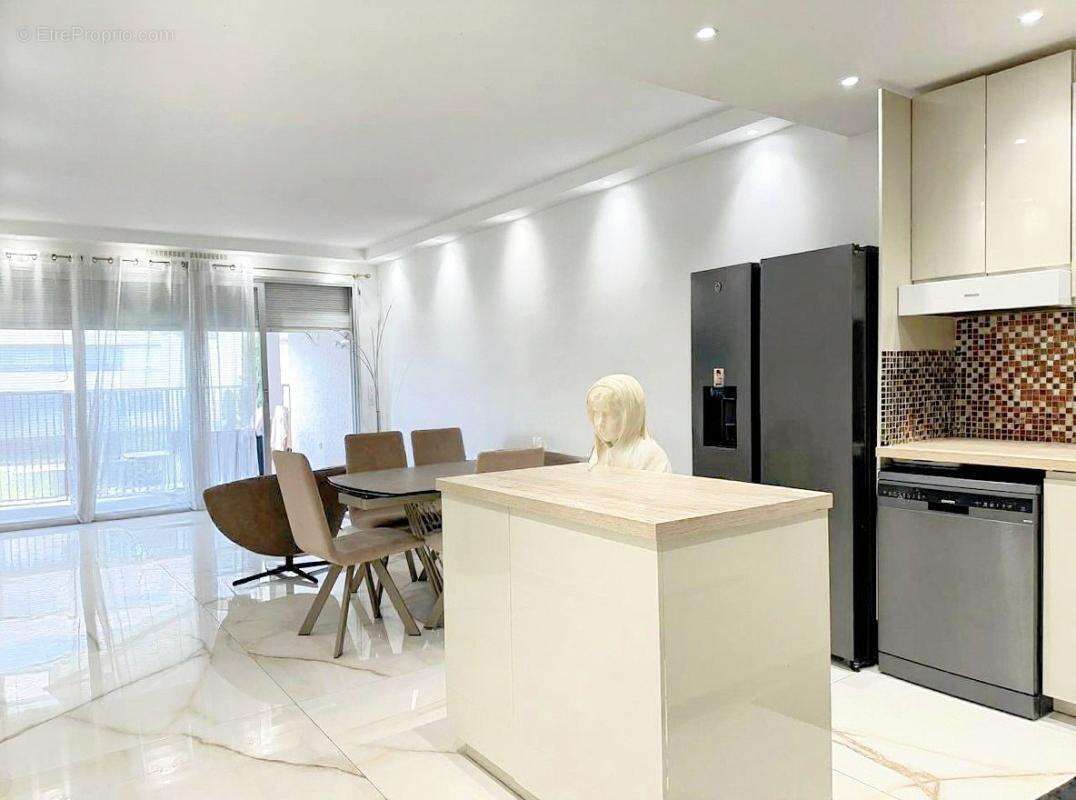 Appartement à VALLAURIS