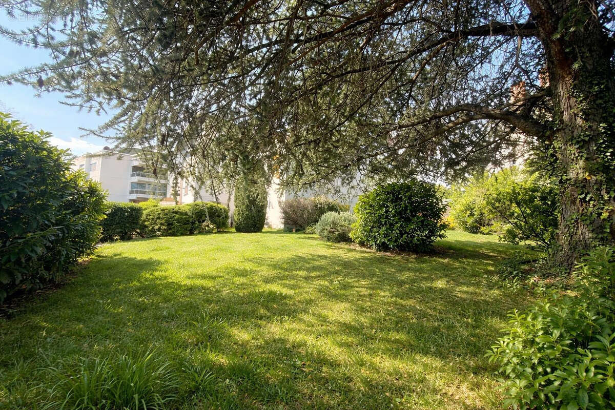 Maison  4  pièces avec terrain  CHAMALIERES - photo 3