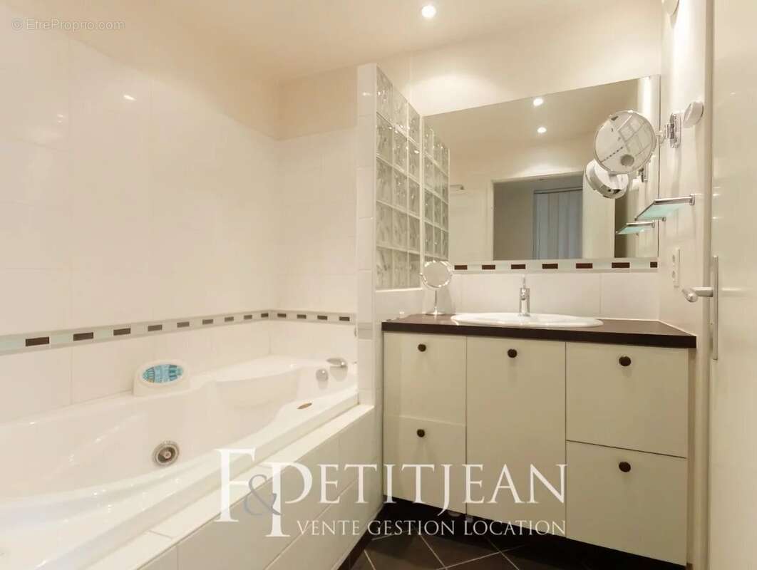 Appartement à SURESNES