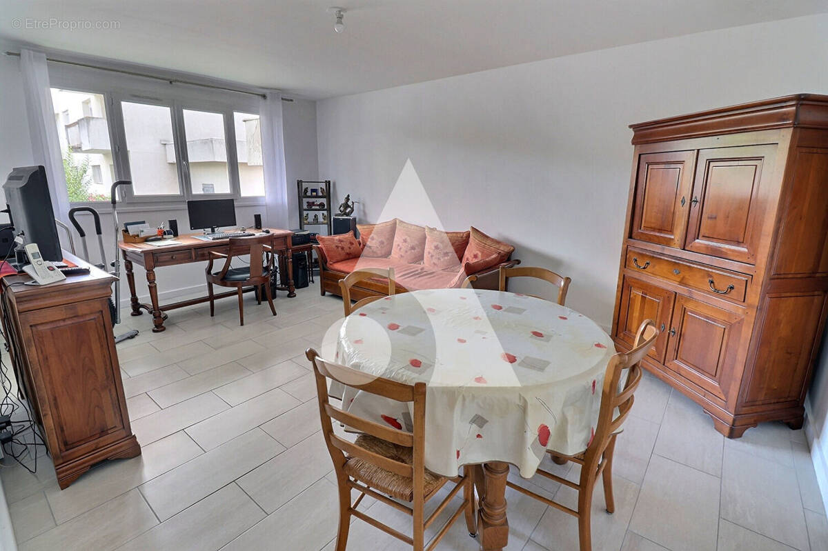 Appartement à FREPILLON