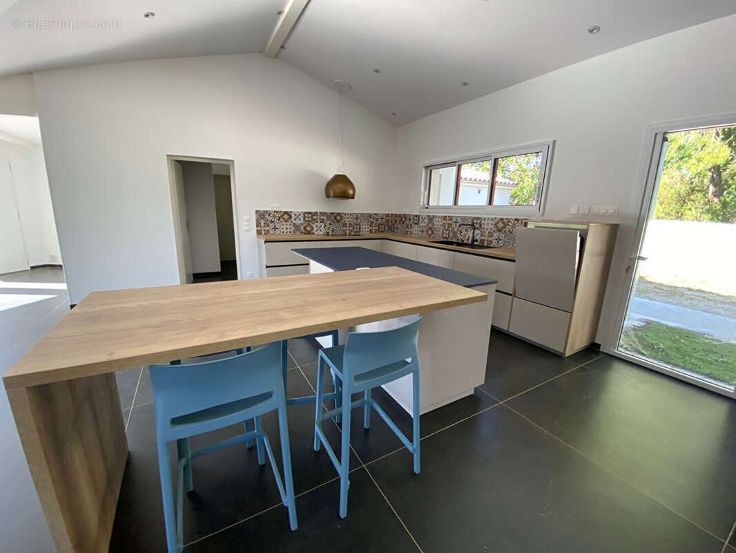 Maison de plain pied-  chauray - 205m2 - photo 5