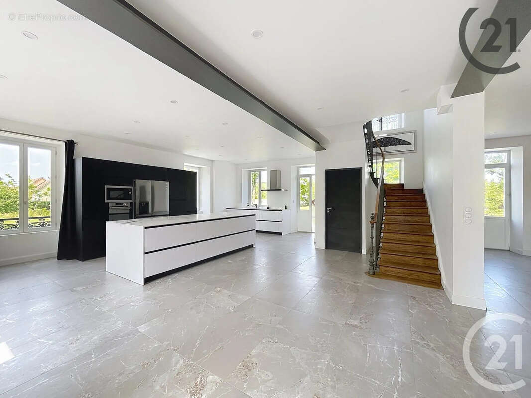 Maison à CHAMPS-SUR-YONNE