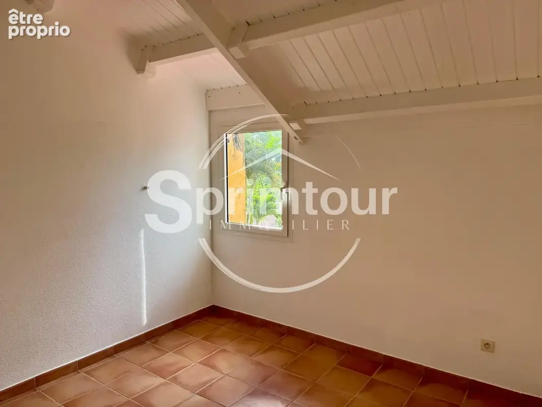 GOURBEYRE — Duplex T3, entièrement rénové avec vue sur les Saintes - photo 13