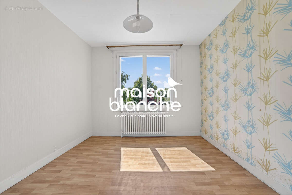 Maison 93 m² à Chatillon-Sur-Thouet  - photo 5