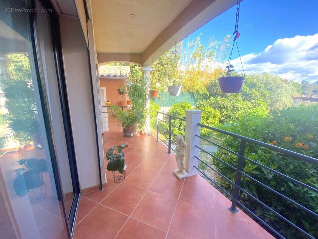 Maison à FLASSANS-SUR-ISSOLE