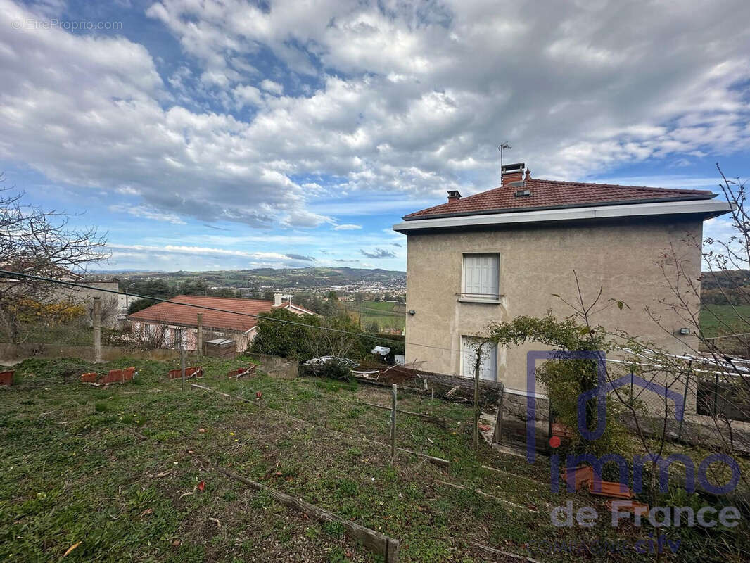 Maison à SAINT-GENEST-LERPT