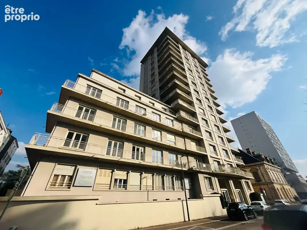 Roanne - Place des Promenades 165.85 m2 - photo 9