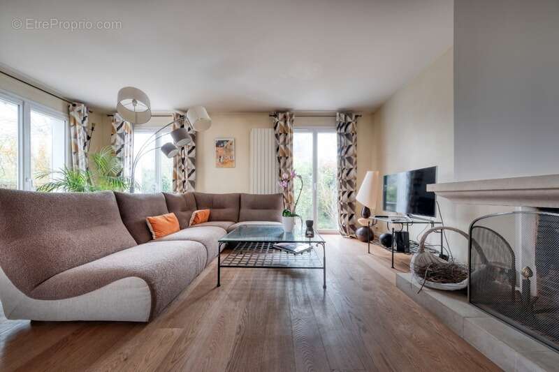 Maison à VOISINS-LE-BRETONNEUX