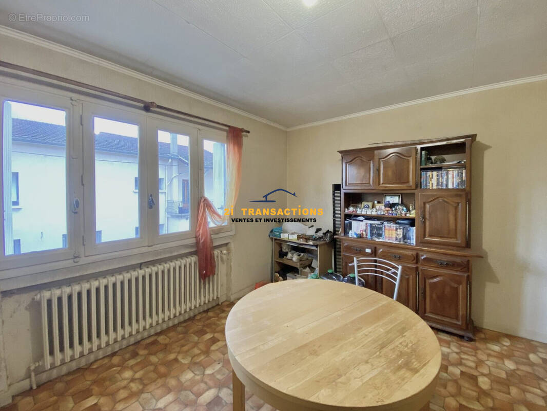 Appartement à SURY-LE-COMTAL
