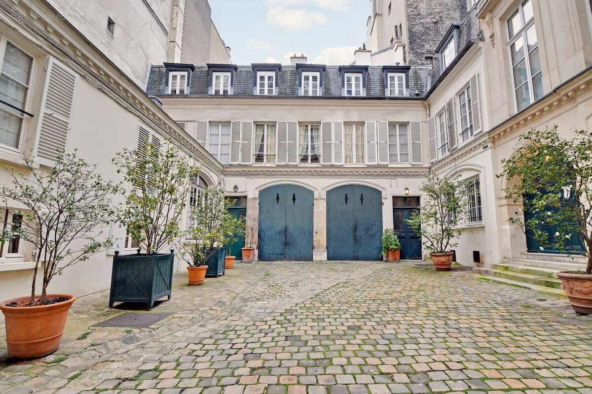 Appartement à PARIS-7E