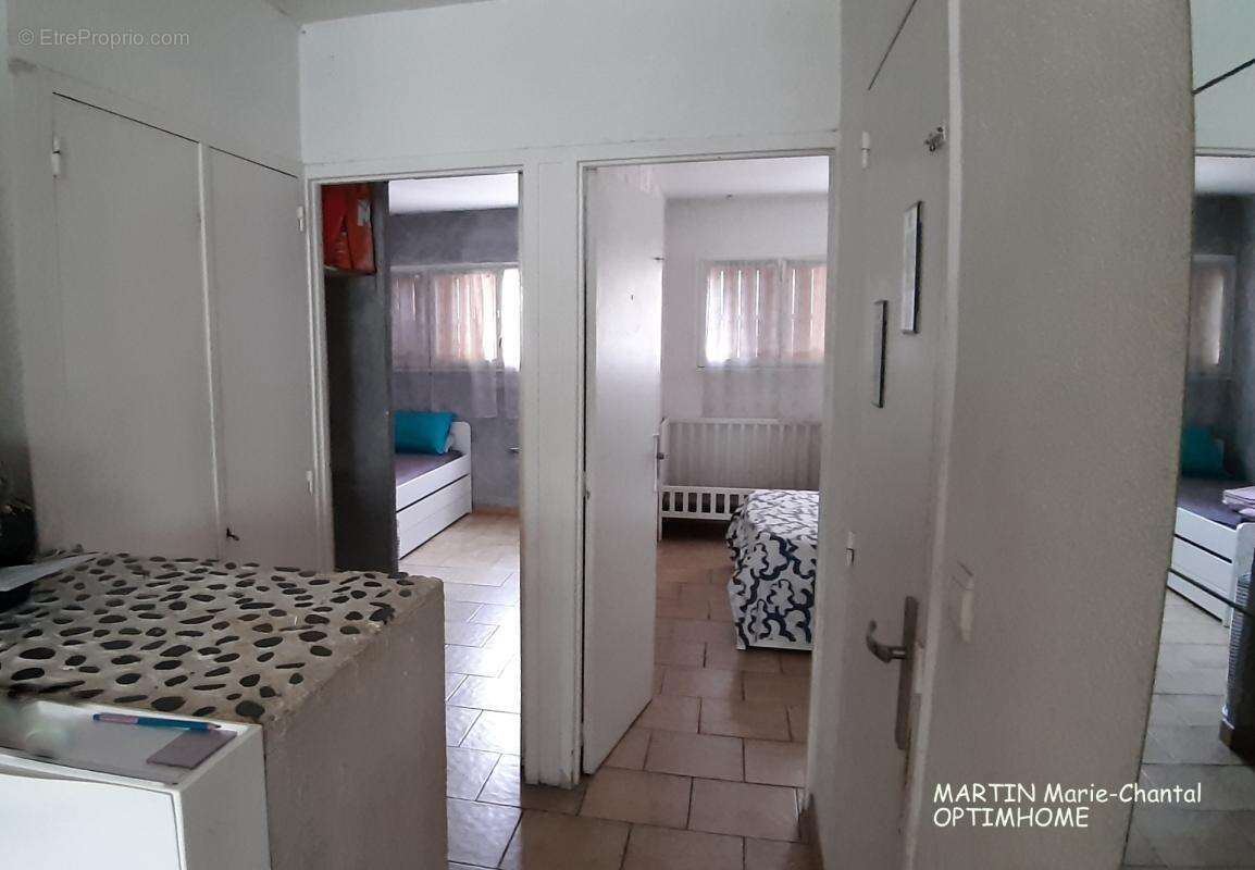 Appartement T3 lumineux avec loggia, parking, cave – Marseille 15e bd du Bosphore - photo 7