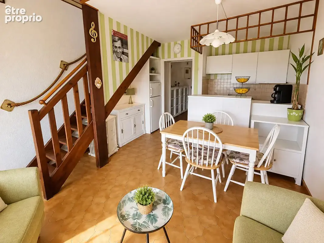 ** Dernier Etage  ** VUE MER ** Ascenseur ** APPARTEMENT 2 Pièces Duplex ** (83430) SAINT MANDRIER SUR MER **e(s) 38.59 m2 - photo 2