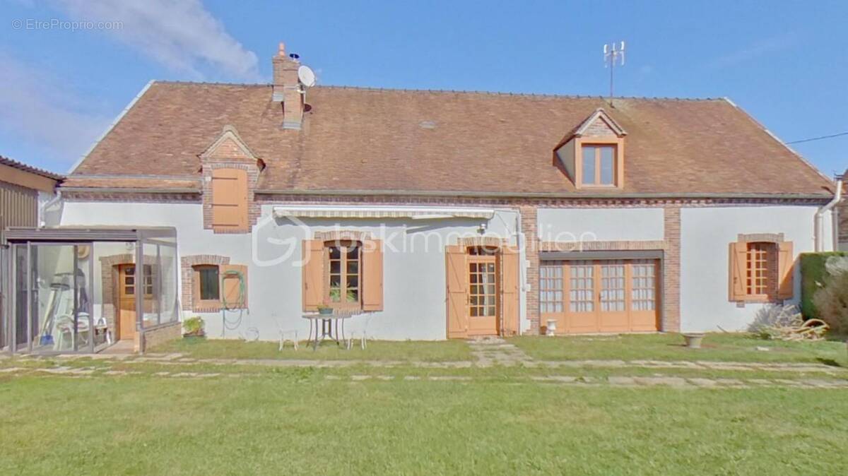 Maison à VILLENEUVE-L'ARCHEVEQUE