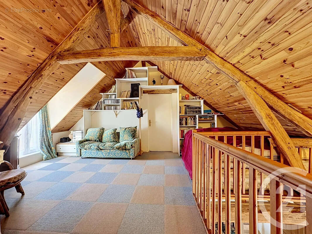 Maison 230 m² à Marcilly-En-Villette  - photo 7
