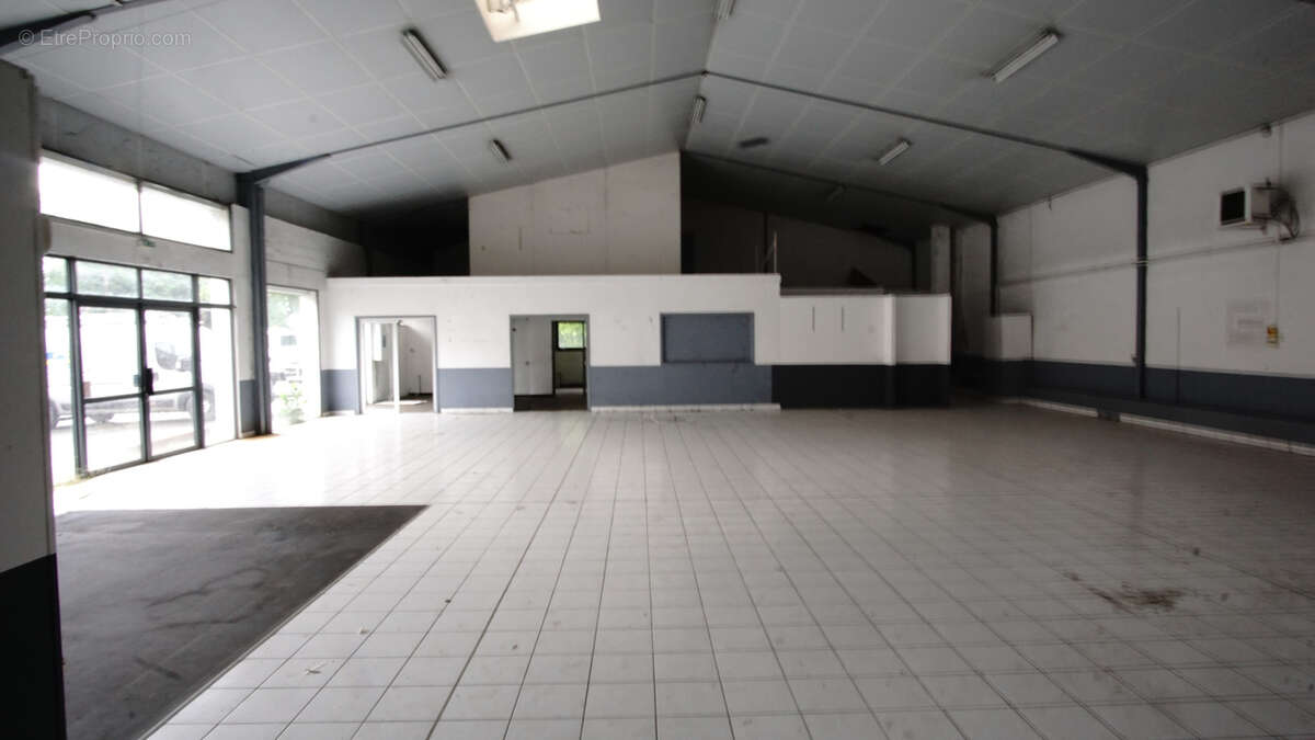 Local commercial - photo 2