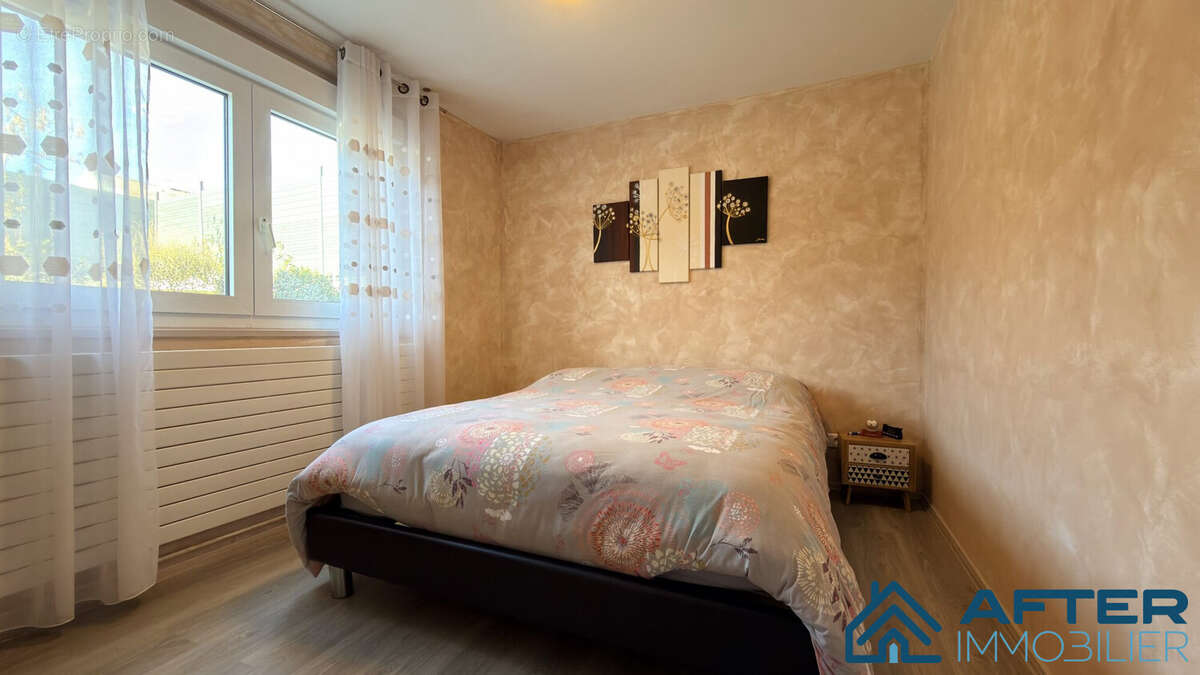 chambre rez-de-chaussée de jardin - Maison à VARANGEVILLE