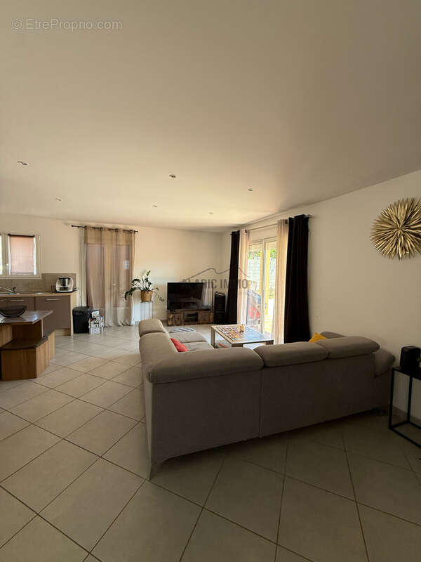Villa plain-pied avec jardin et carport - photo 8