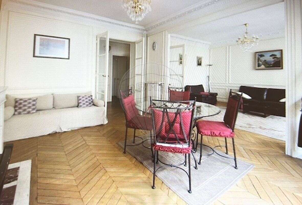 Appartement à PARIS-16E