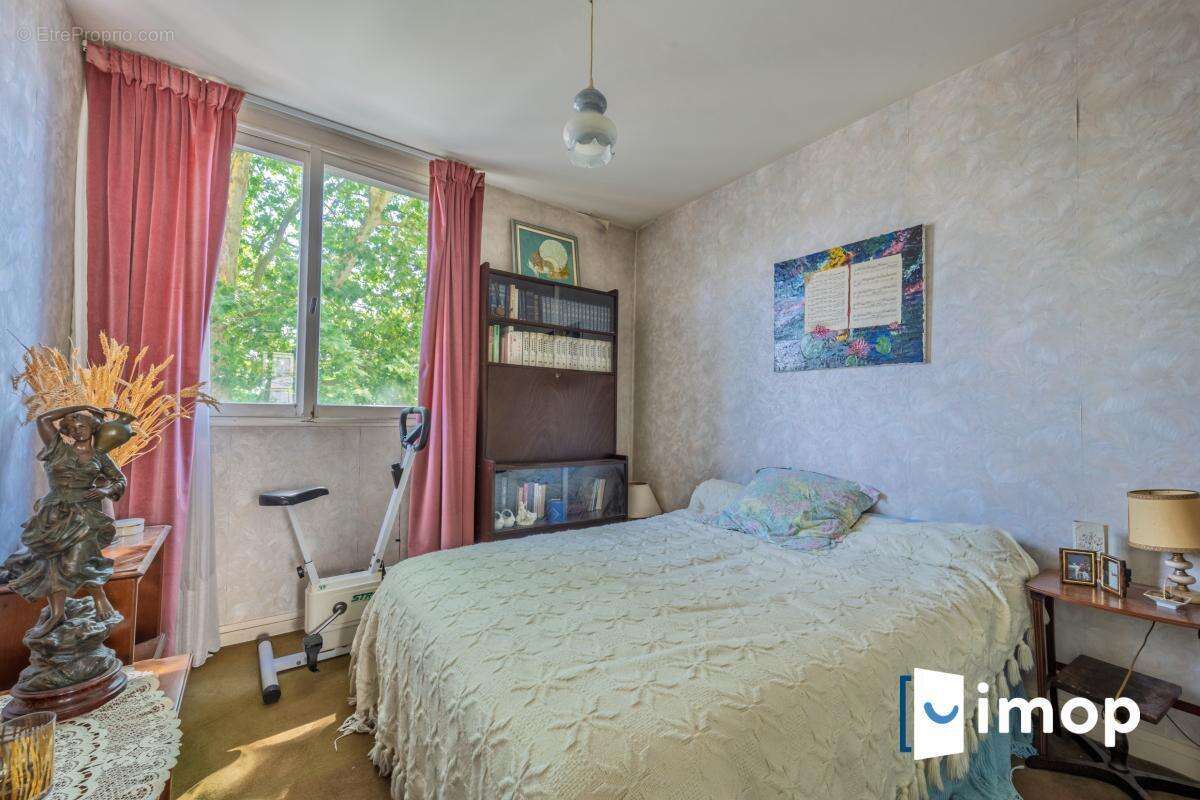 Appartement à LE PLESSIS-ROBINSON