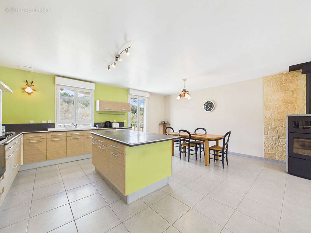 Maison à VERNOUX-EN-VIVARAIS