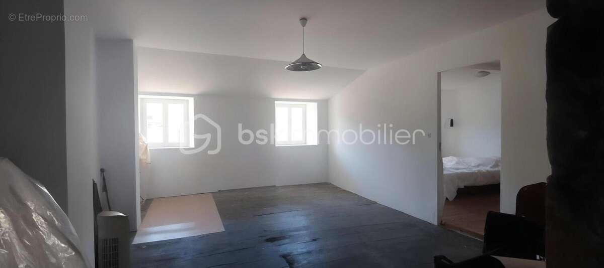 Maison chaleureuse de 211 m² avec ancien atelier de 180 m² au cœur de Couhé - photo 14