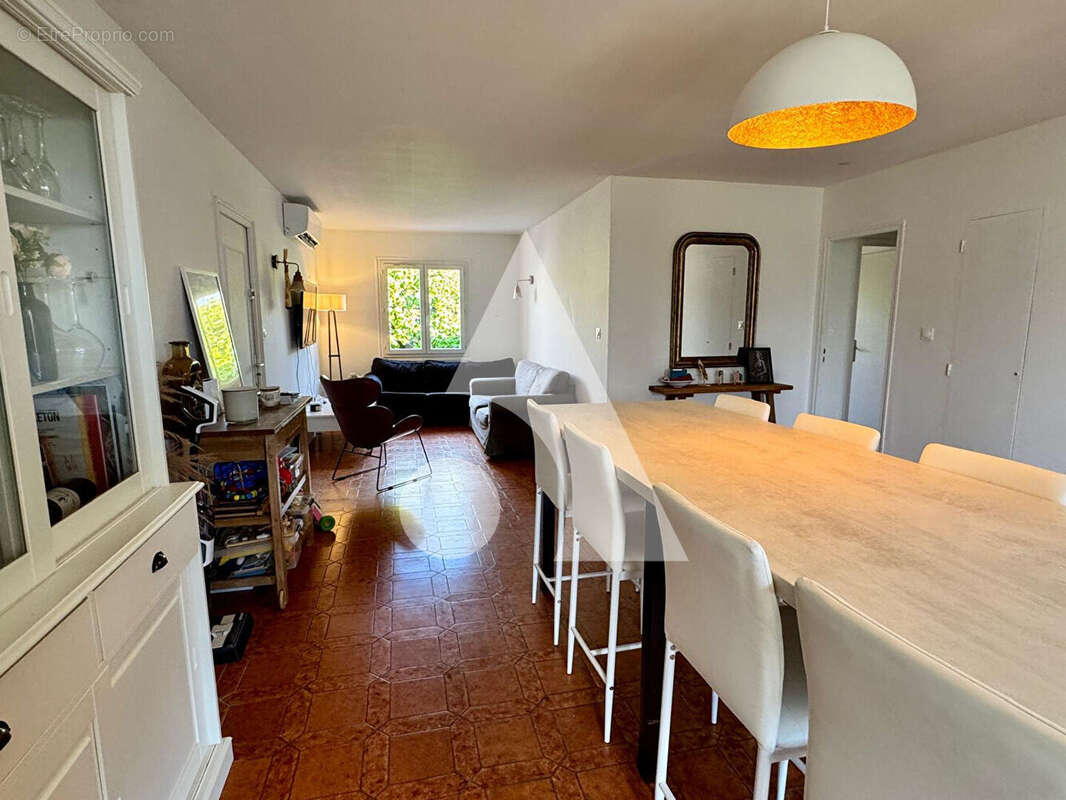 Maison à L'ISLE-SUR-LA-SORGUE