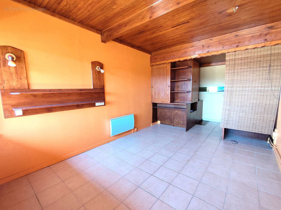 Appartement à MURAT-LE-QUAIRE