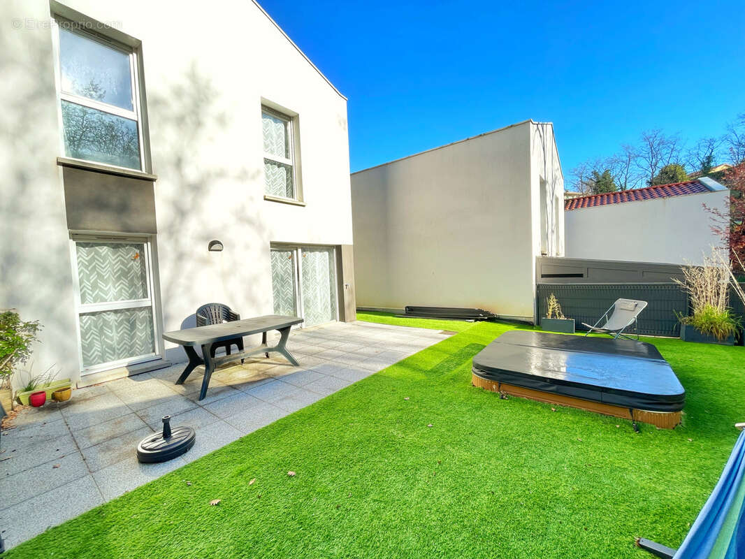 Maison à SEREZIN-DU-RHONE