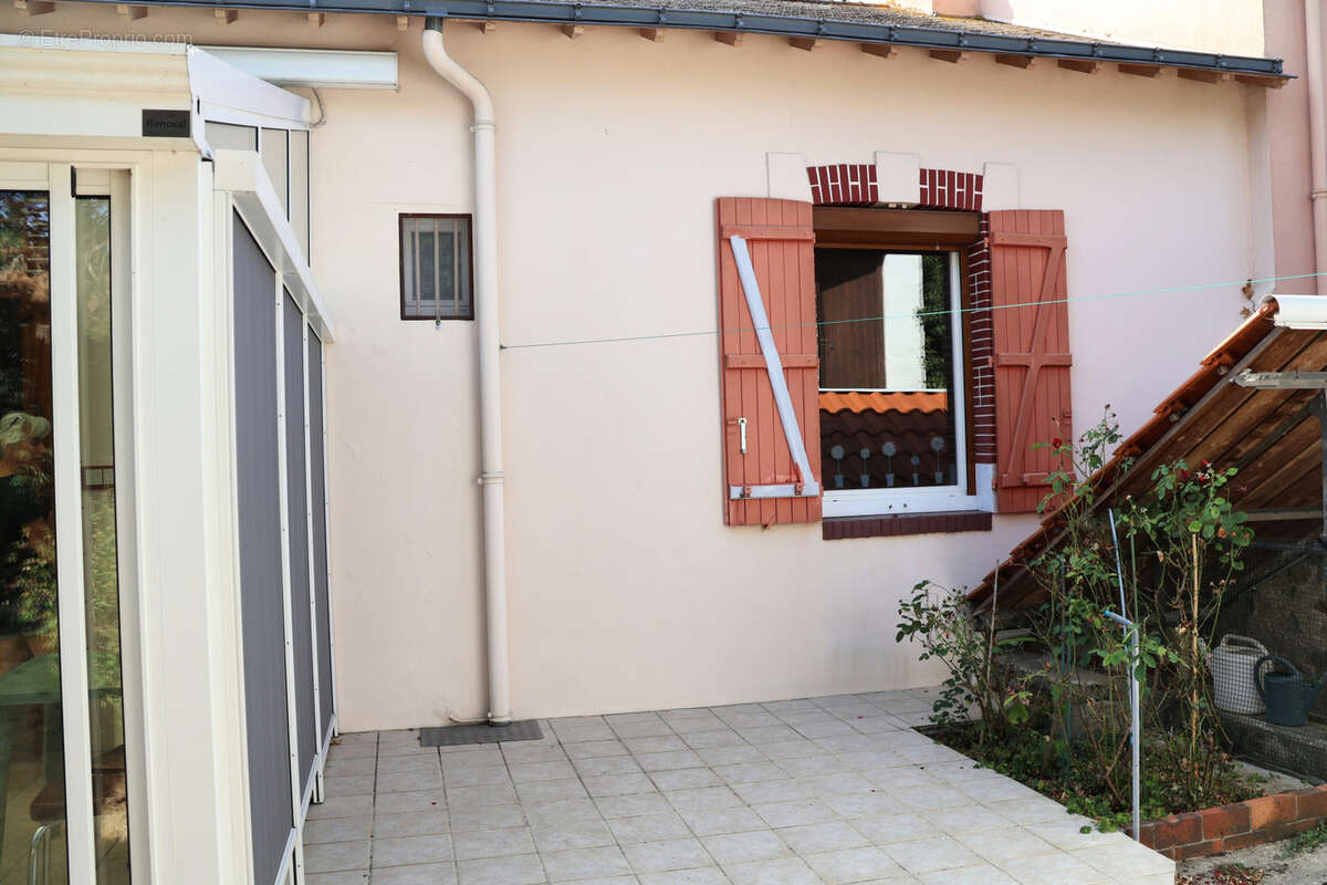 NANTES - Quartier Zola / Maison de plain-pied 2 chambres 340 m2 de terrain - photo 2