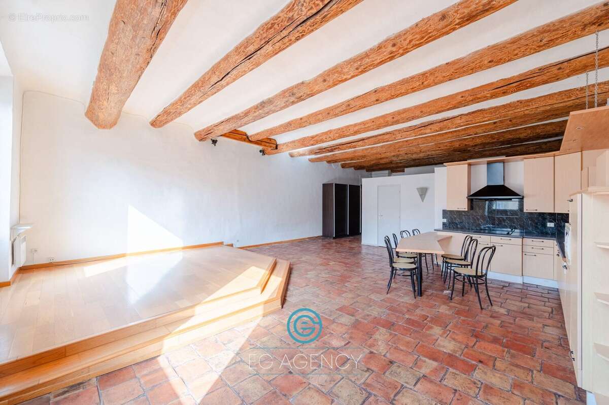 Appartement à MARSEILLE-1E
