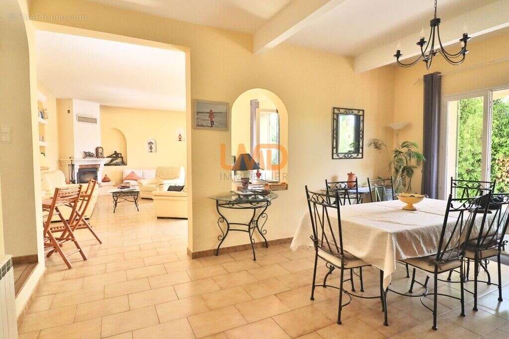 Maison à SAINT-MAXIMIN-LA-SAINTE-BAUME