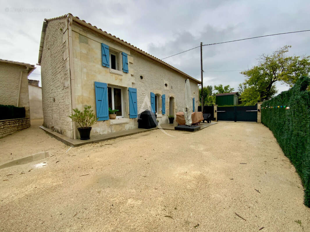 Maison à JONZAC